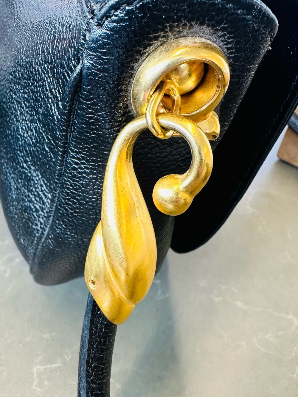 Gabrielle de Vecchi Black Leather Crescent Crossbody with Gold Hardware - Picture 7 of 10